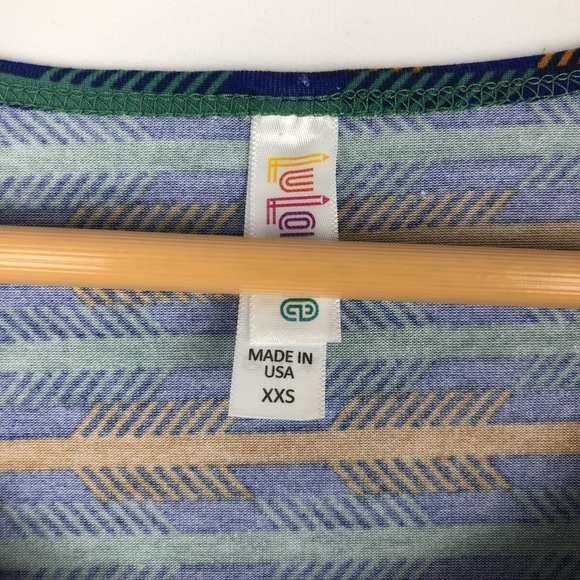 NWT Women's LuLaRoe Arrow Print Classic Short Sleeve Tee Size XXS - Picture 3 of 5